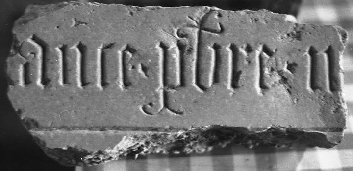 1974_bithaine_pierres_exhumees_04